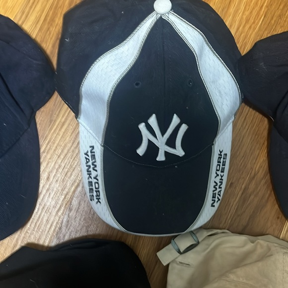 Set of five yankee baseball caps - Picture 3 of 14